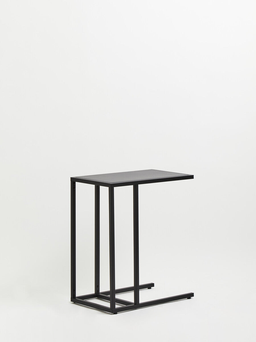 Black Powder Coated Metal Side Table with C-Shaped Design, Acero