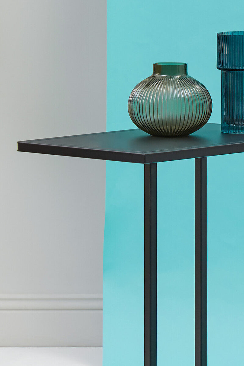 Black Powder Coated Metal Side Table with C-Shaped Design, Acero